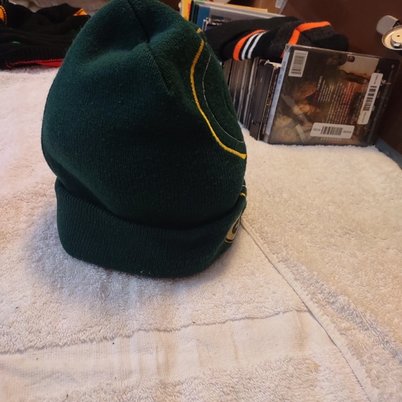 Official Green Bay Packers beanie hat use - Picture 4 of 6